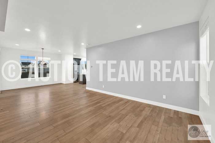 2147 W Kimber Ln - Photo 4 of 35