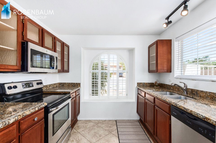 1503 W Remington Ct - Photo 4 of 16
