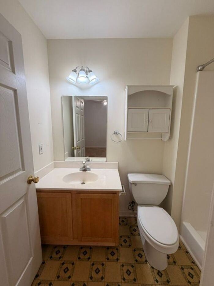 302 Ashley Ln - Photo 4 of 12