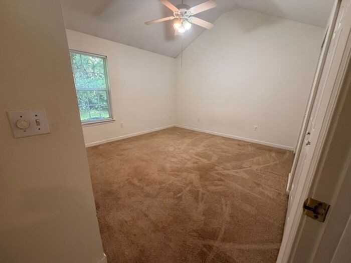 302 Ashley Ln - Photo 7 of 12