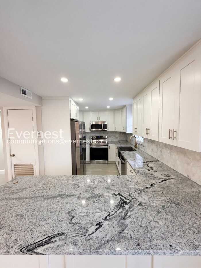 13601 Frigate Ct - Photo 4 of 27