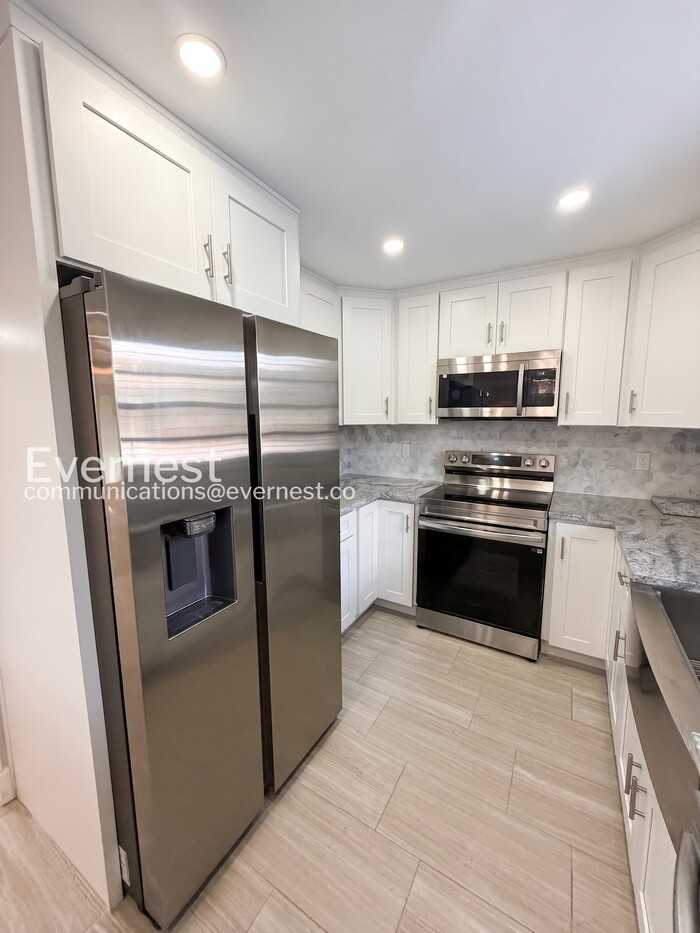 13601 Frigate Ct - Photo 5 of 27