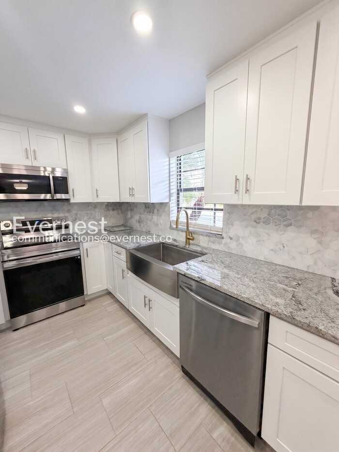13601 Frigate Ct - Photo 6 of 27