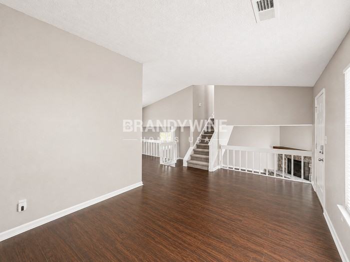 5196 Brough Ln - Photo 5 of 25