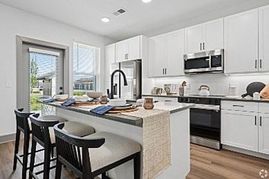 District South Apartments & Townhomes - Photo 2 of 20