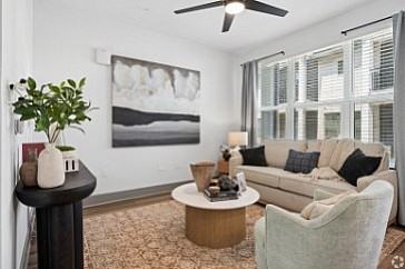 District South Apartments & Townhomes - Photo 4 of 20