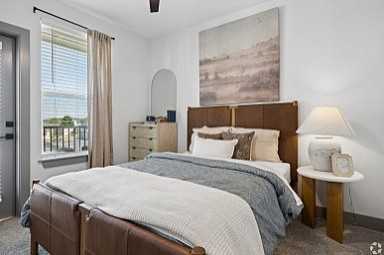 District South Apartments & Townhomes - Photo 5 of 20