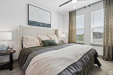 District South Apartments & Townhomes - Photo 6 of 20