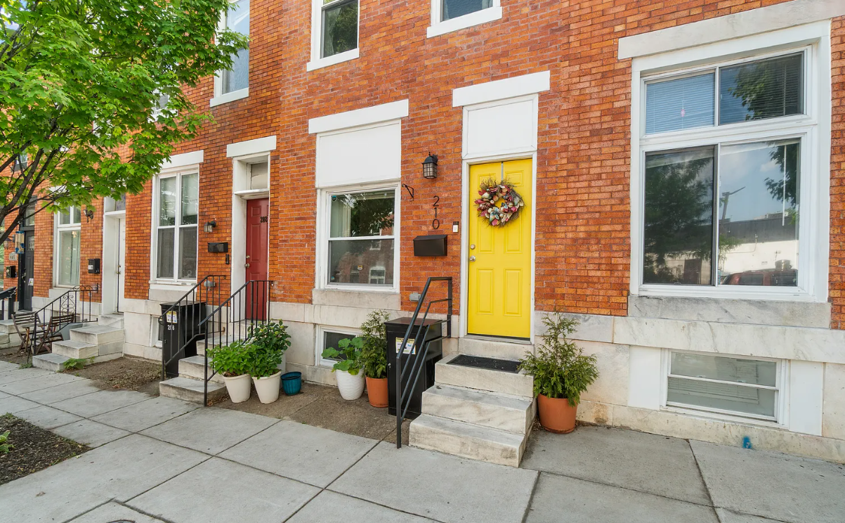 210 N Ellwood Ave - Photo 2 of 22
