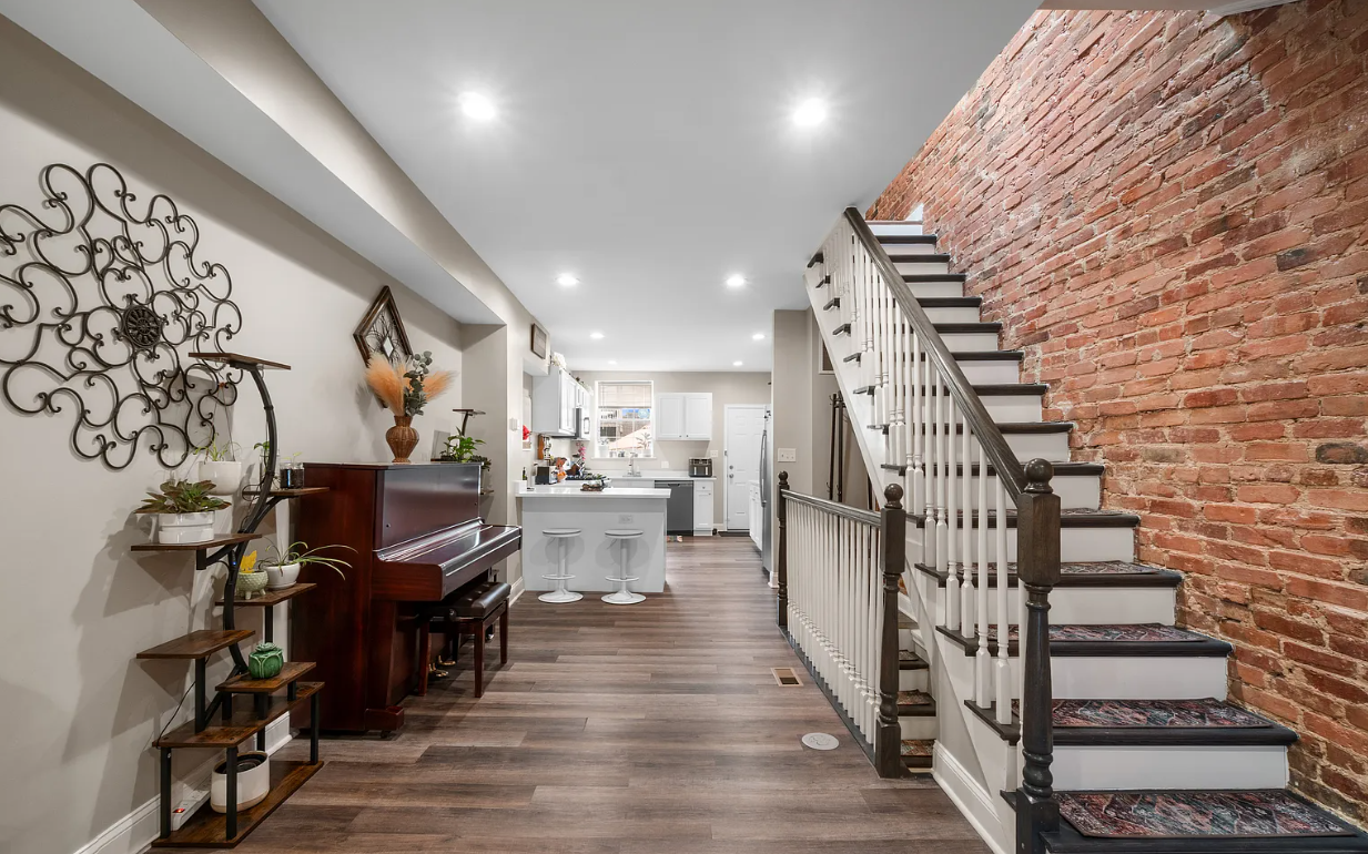 210 N Ellwood Ave - Photo 3 of 22