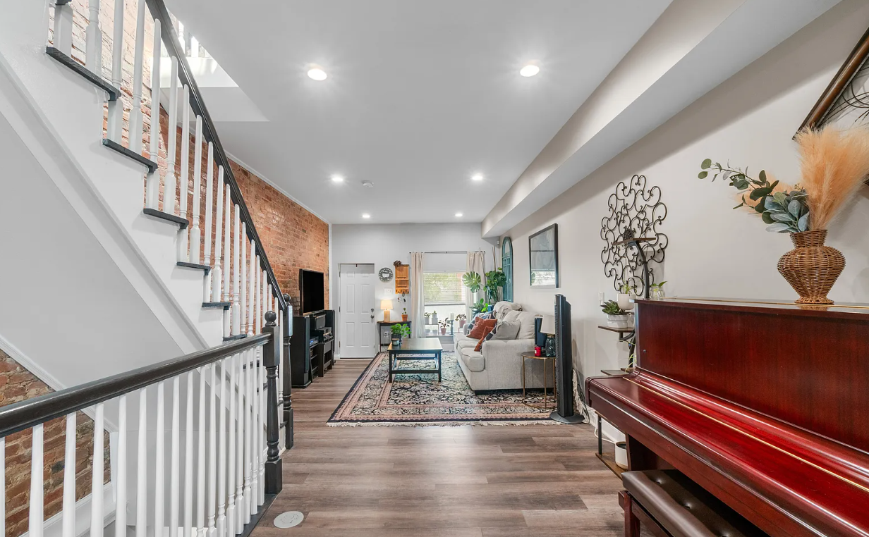 210 N Ellwood Ave - Photo 5 of 22
