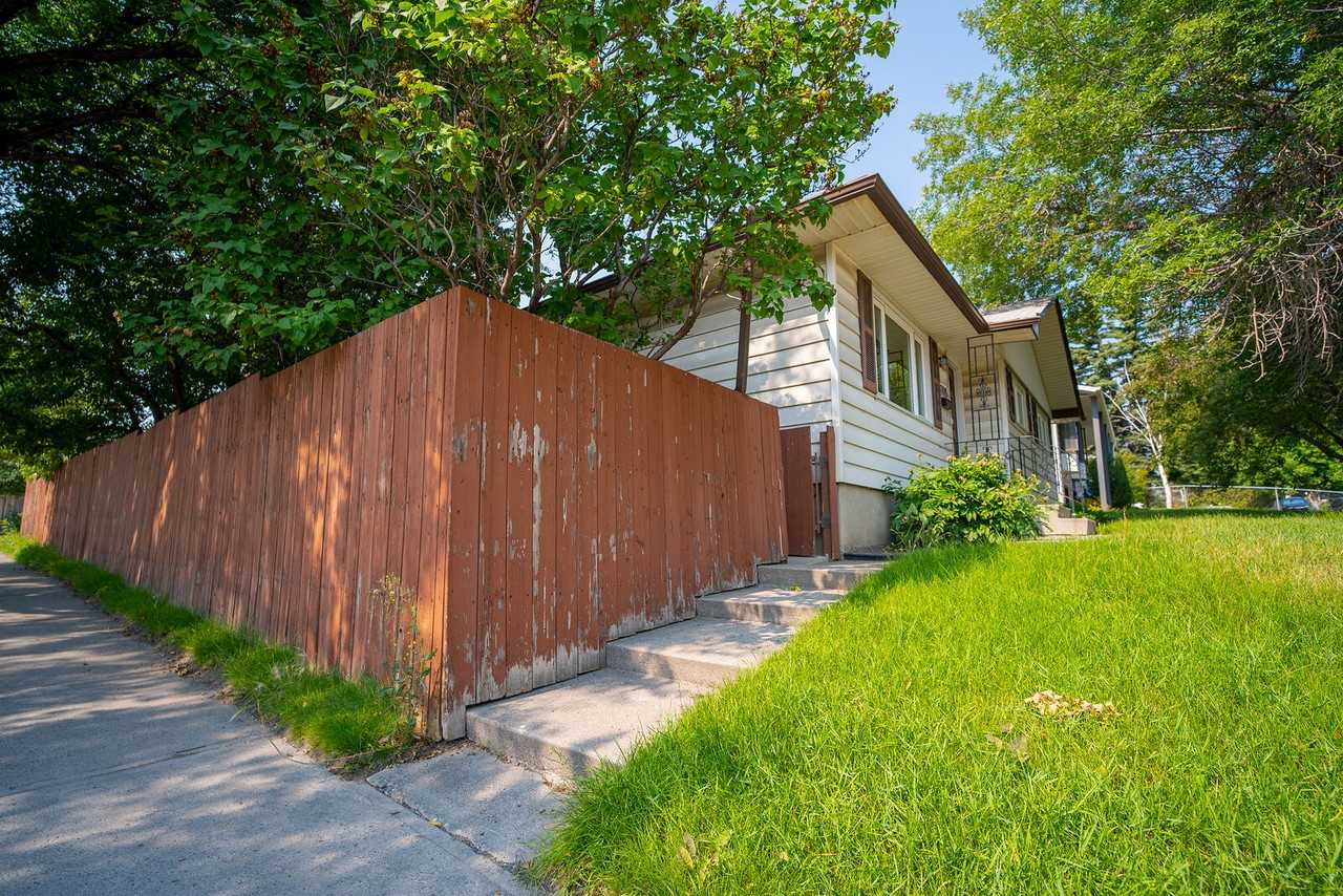 3703 Brooklyn Cres Nw - Photo 3 of 24