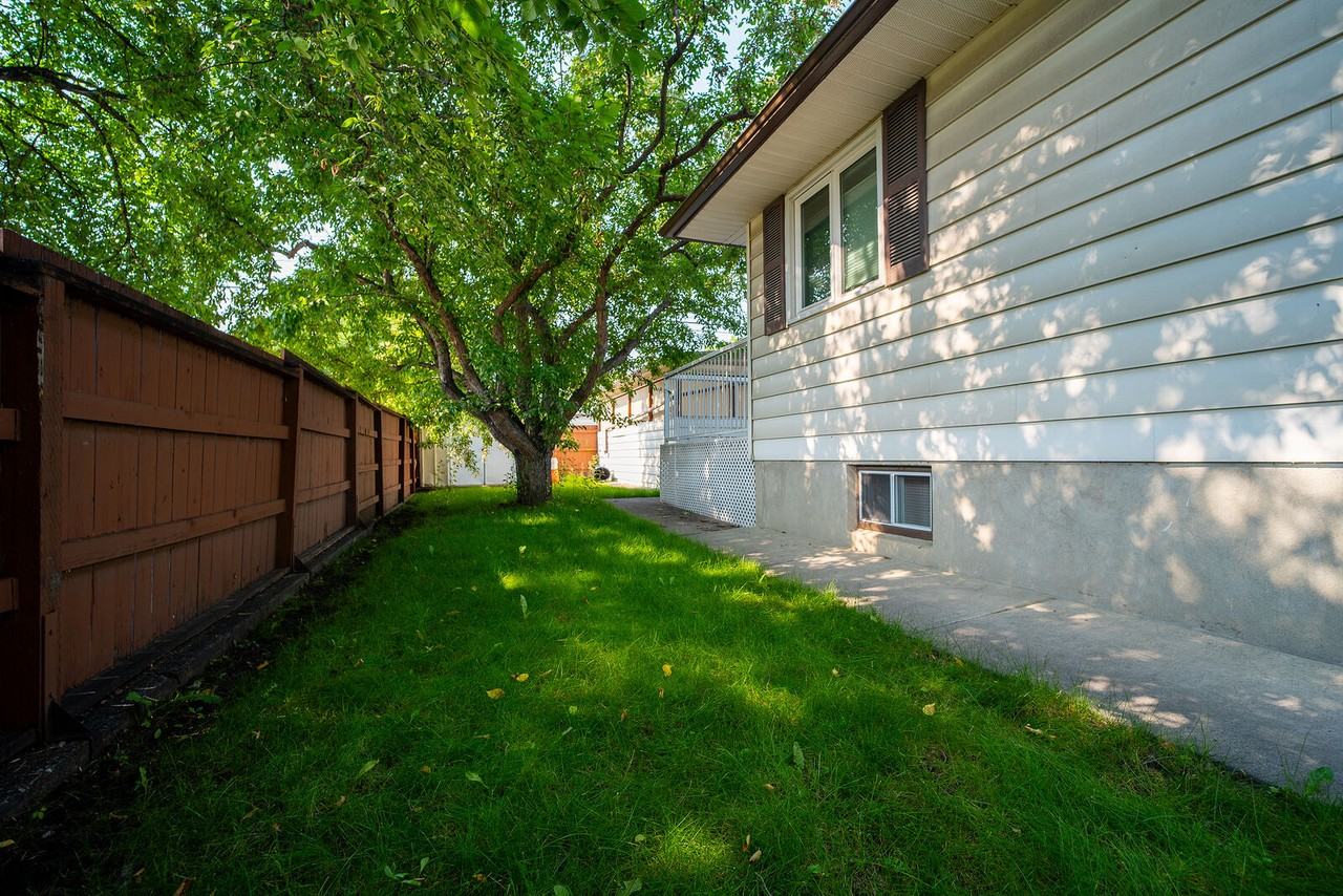 3703 Brooklyn Cres Nw - Photo 4 of 24