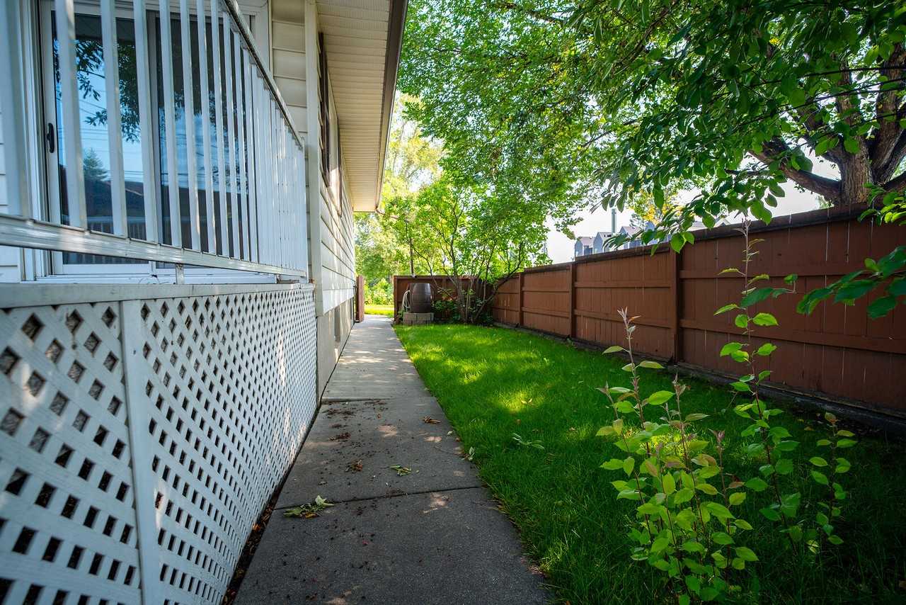 3703 Brooklyn Cres Nw - Photo 5 of 24