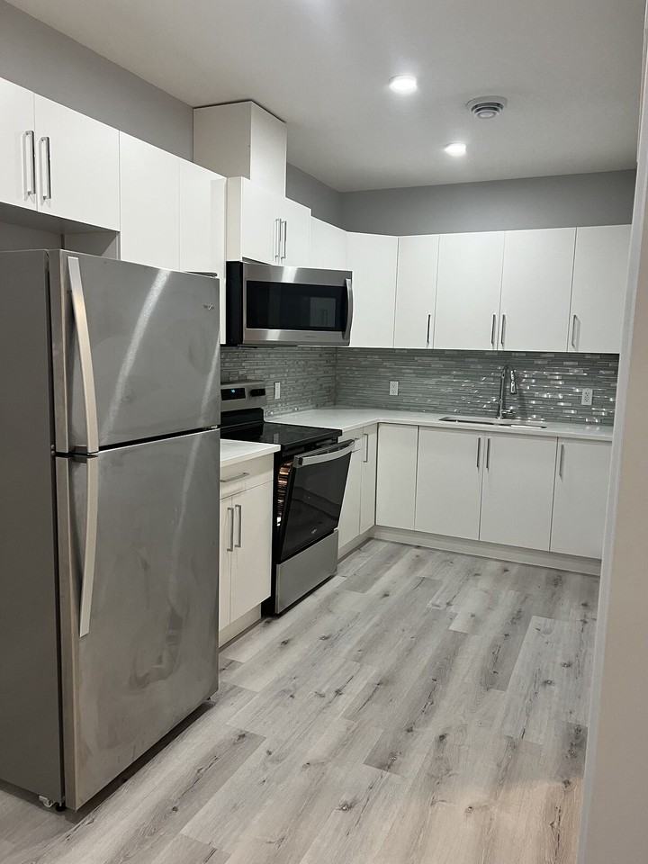 1823 24 St Nw - Photo 2 of 9