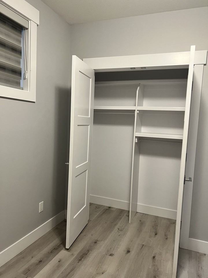 1823 24 St Nw - Photo 5 of 9