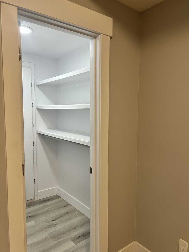1823 24 St Nw - Photo 7 of 9