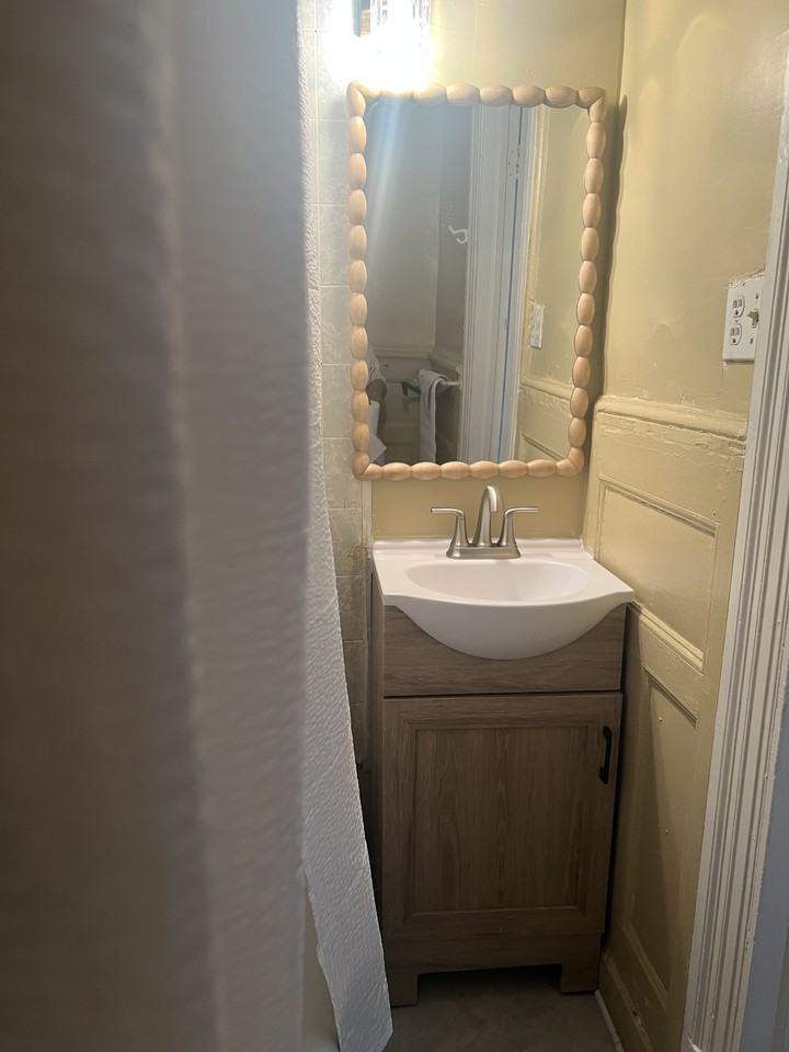 913 Sterling Pl #NA - Photo 3 of 5