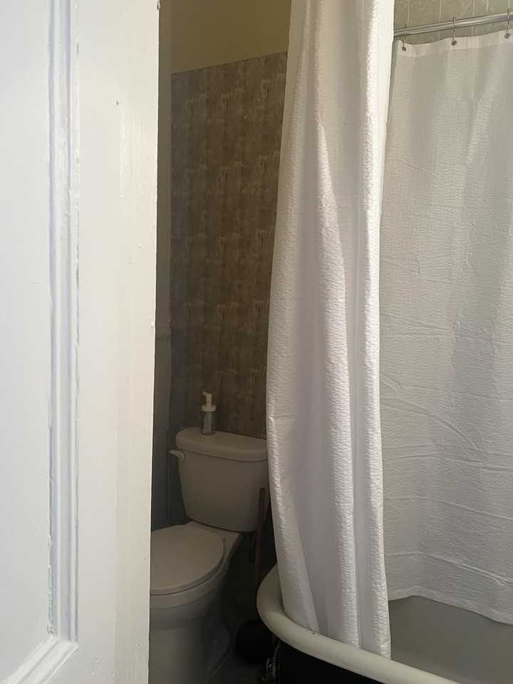 913 Sterling Pl #NA - Photo 4 of 5