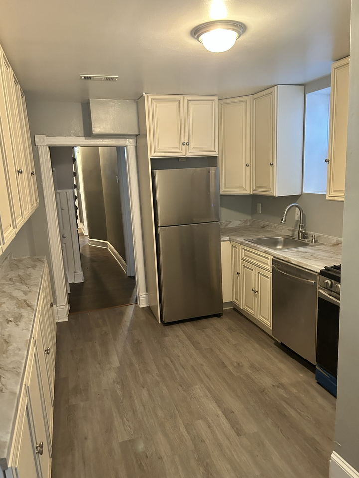 509 14th St Se #509 - Photo 5 of 19
