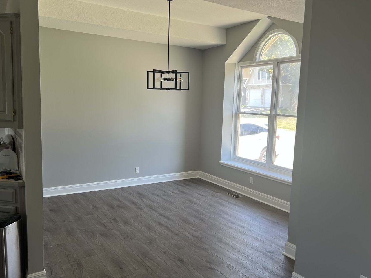 1423 Monterey Hill Dr #NA - Photo 4 of 33