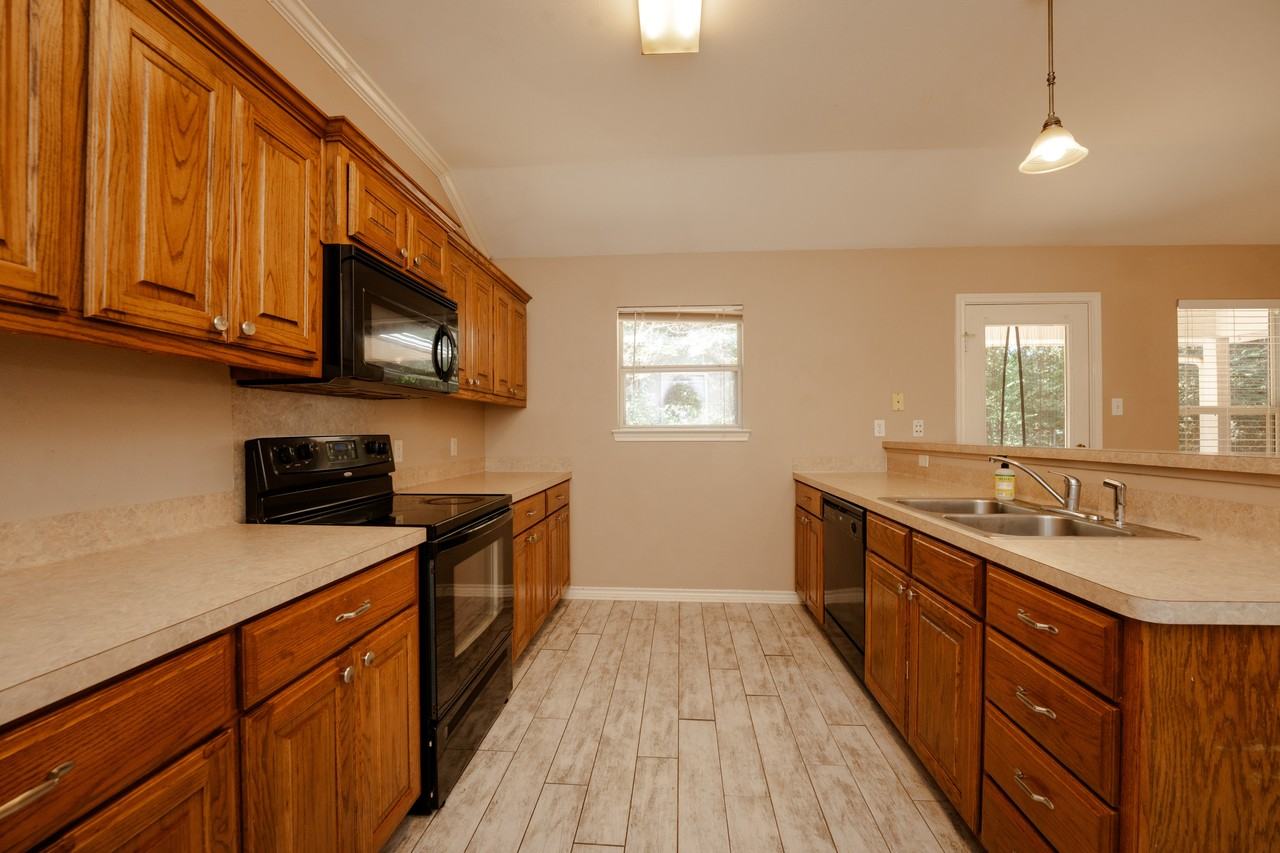 Pleasant Oaks Dr #20691 - Photo 4 of 9
