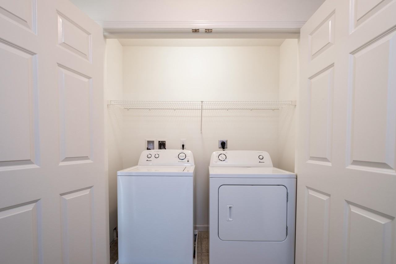 351 College Manor Ave - Photo 3 of 9