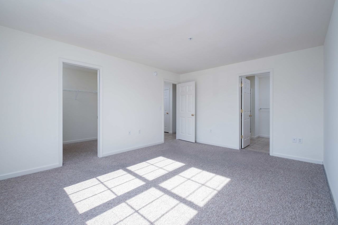 351 College Manor Ave - Photo 5 of 9