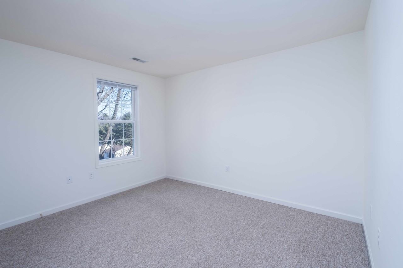351 College Manor Ave - Photo 7 of 9