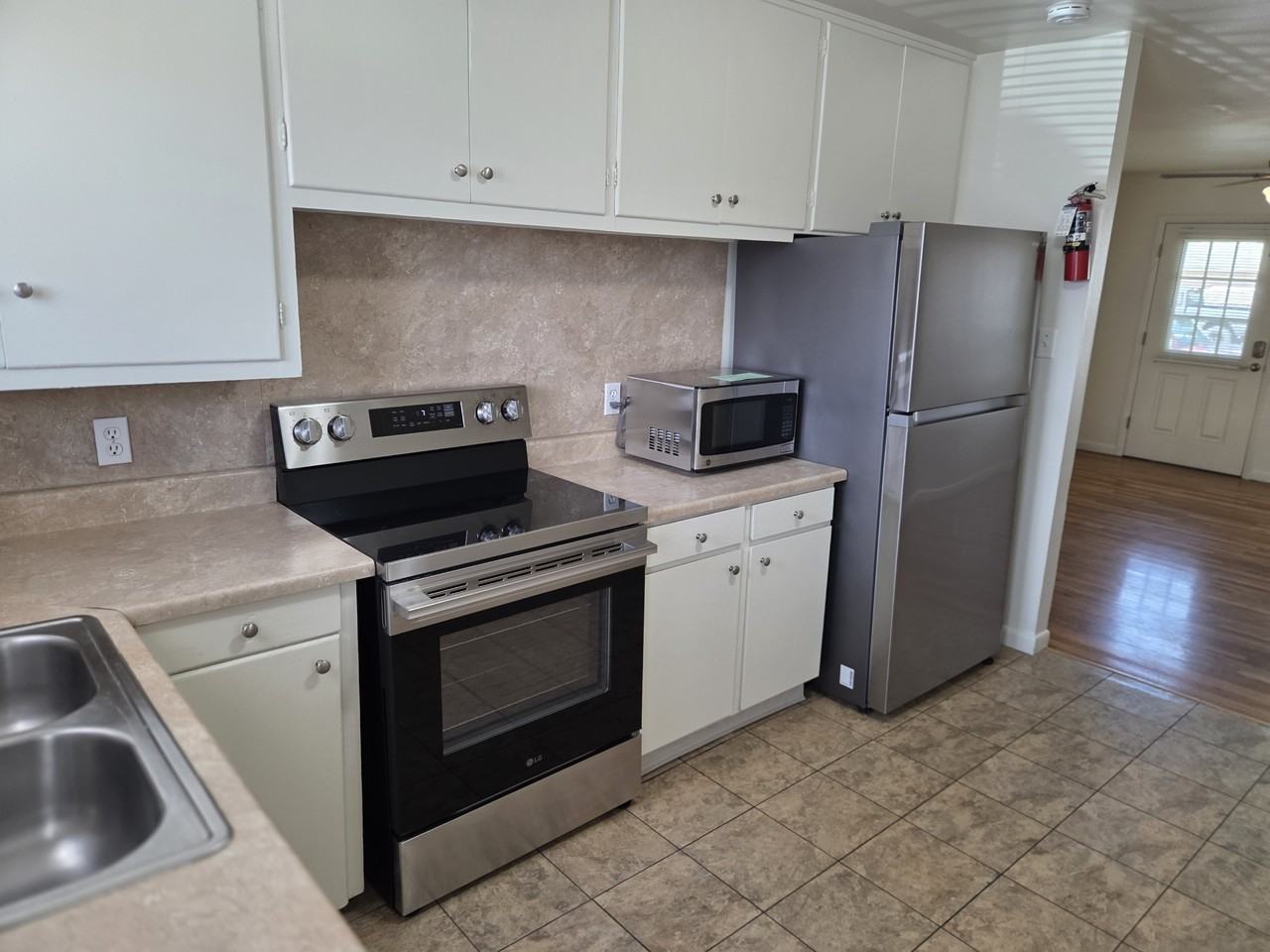 1809 Bunting Ave #1809 - Photo 3 of 6