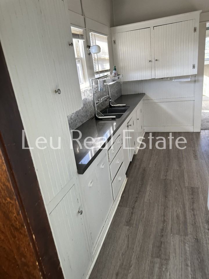 122 Grove St #4 - Photo 4 of 12