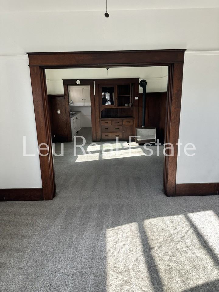 122 Grove St #4 - Photo 5 of 12