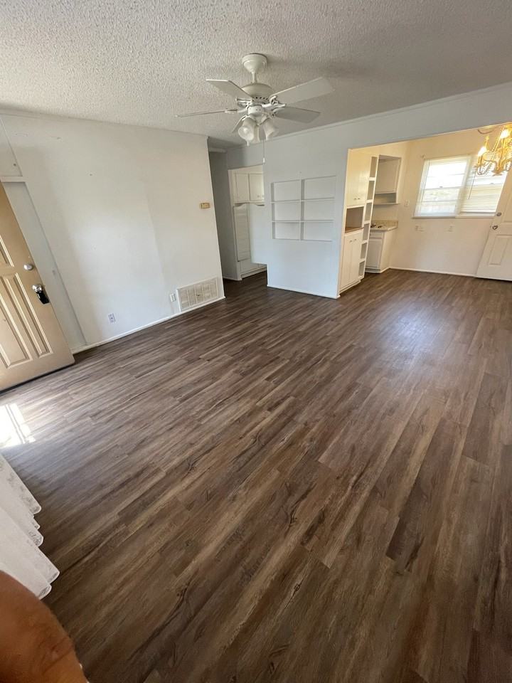 5024 Crockett St #1 - Photo 3 of 11