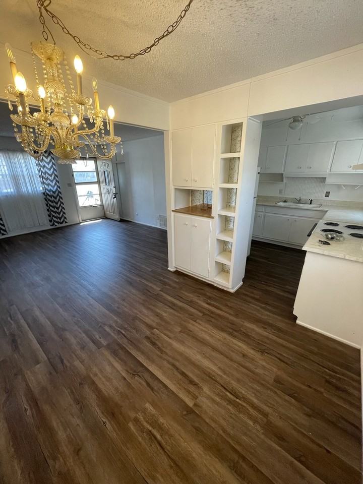 5024 Crockett St #1 - Photo 4 of 11
