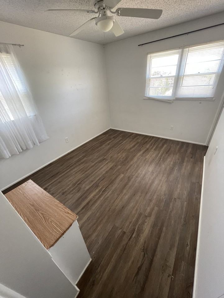 5024 Crockett St #1 - Photo 7 of 11