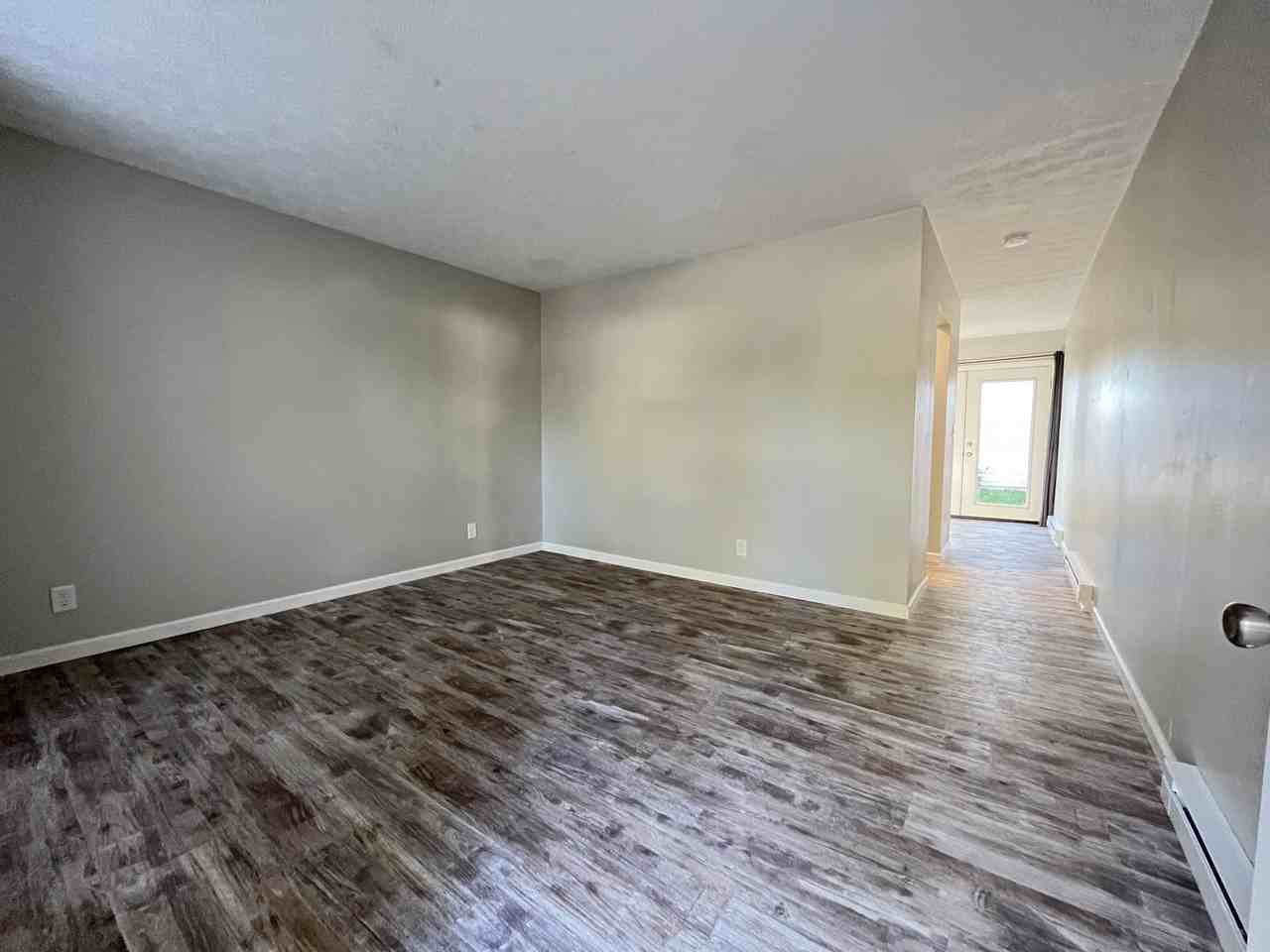 200 Forest Ln - Photo 4 of 24