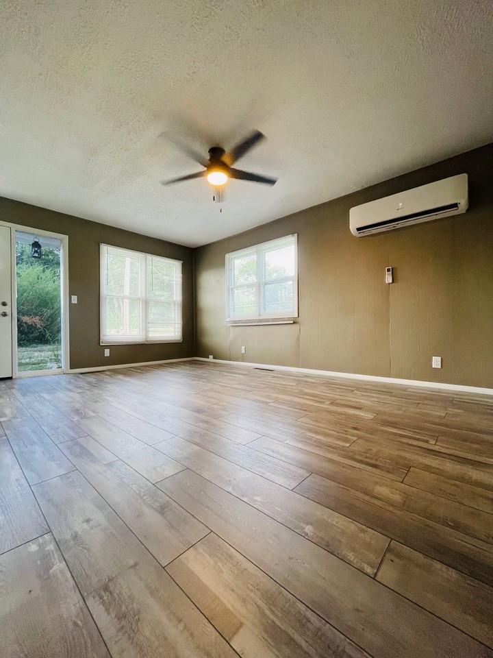 750 Ford St - Photo 6 of 16