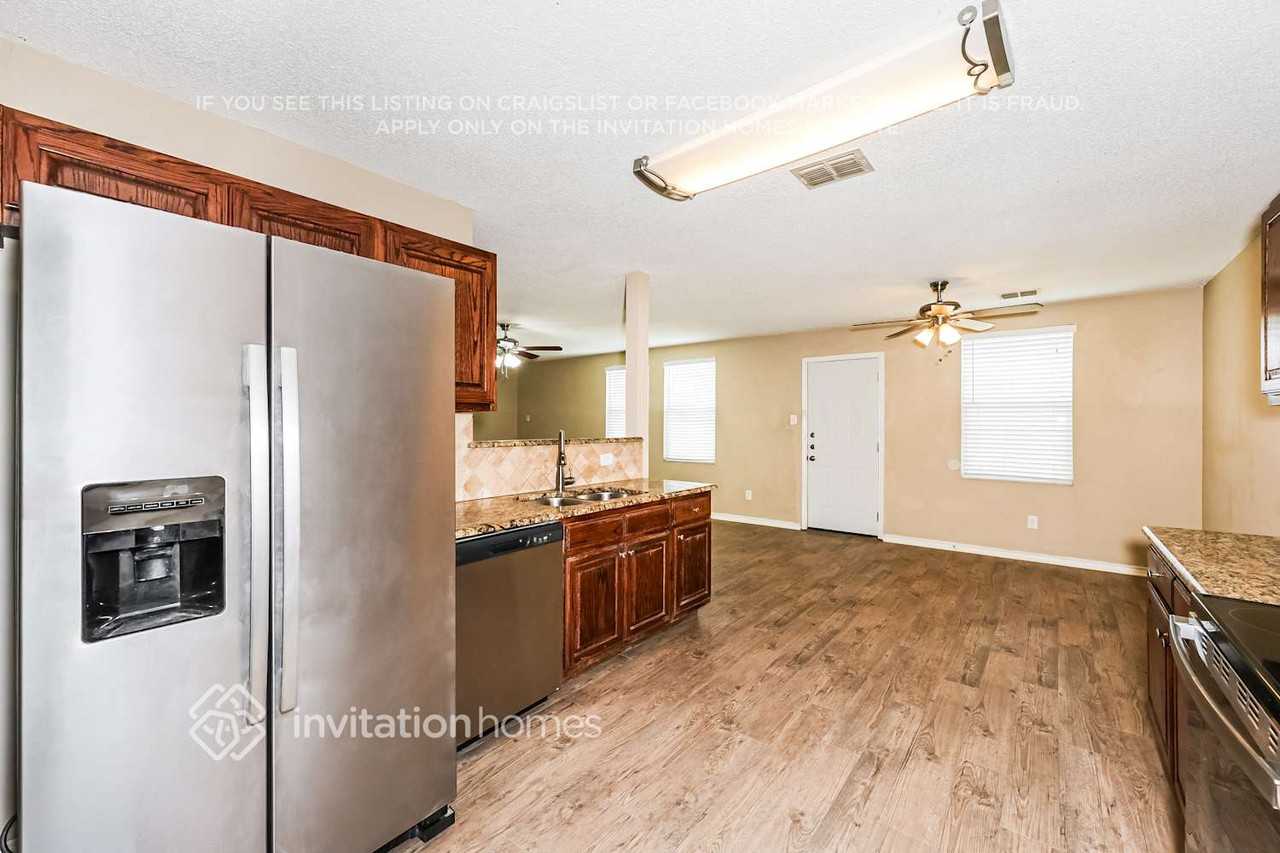 2028 Cap Rock Ln - Photo 7 of 18