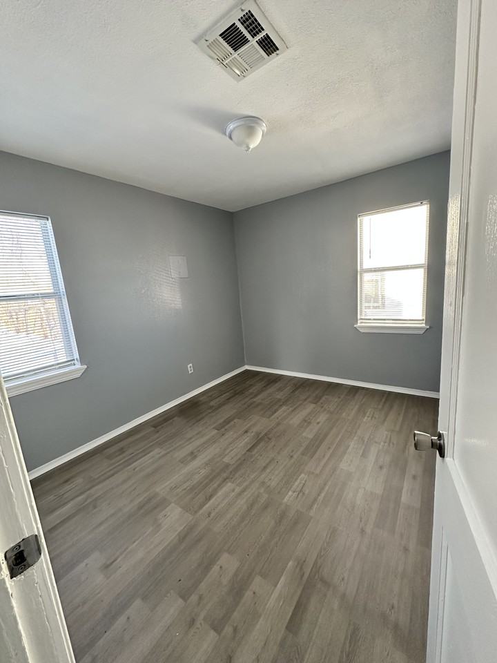 3029 Nw 26Th St - Photo 4 of 11