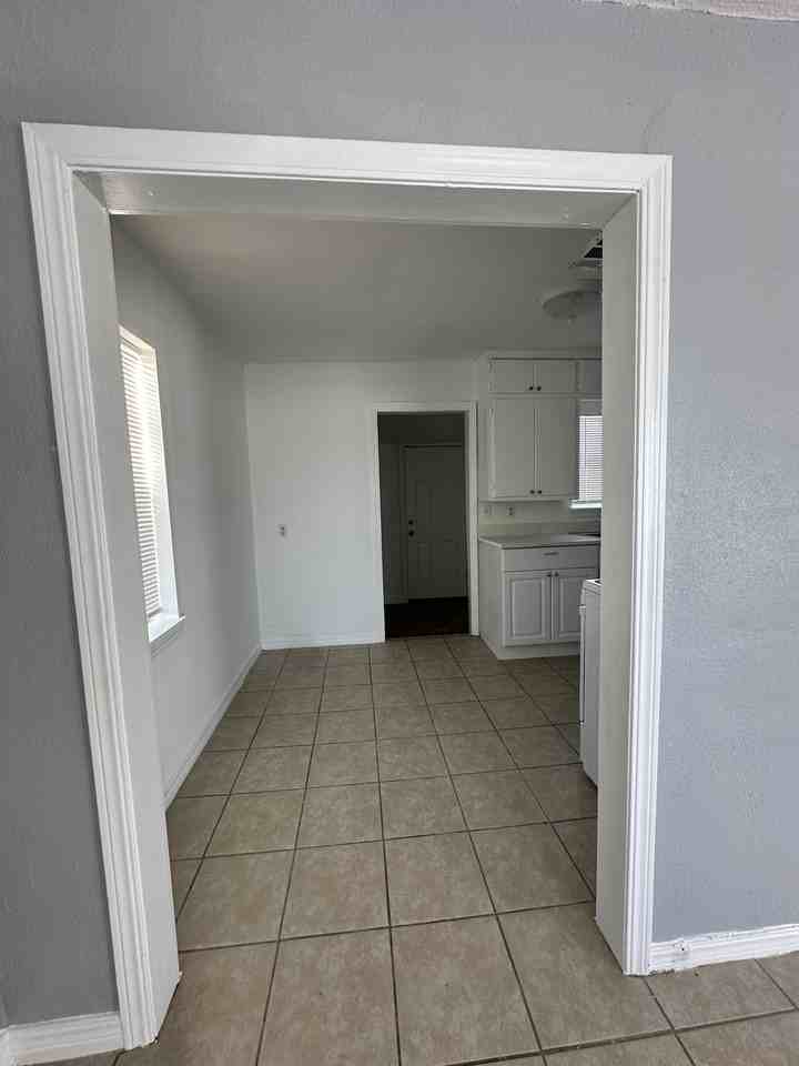 3029 Nw 26Th St - Photo 7 of 11