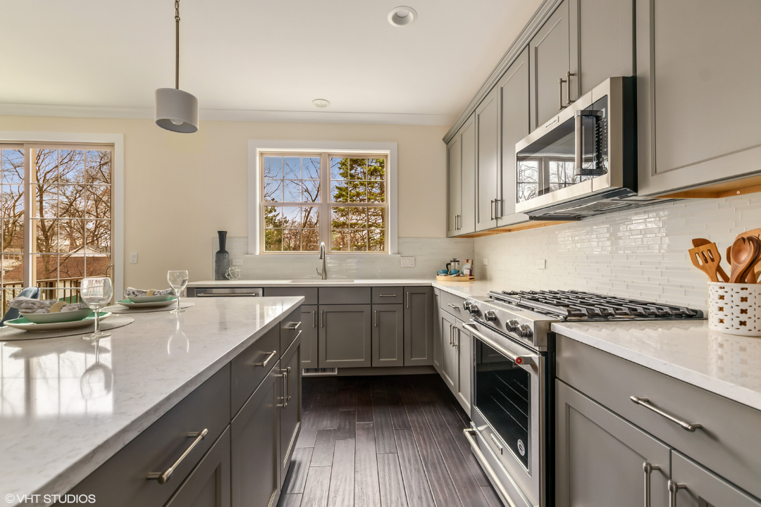 601 Broadway St #601 - Photo 5 of 13