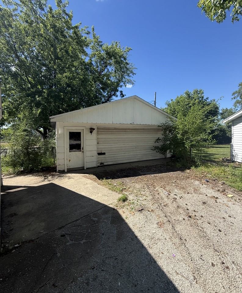 64 Whippoorwill Dr - Photo 3 of 9