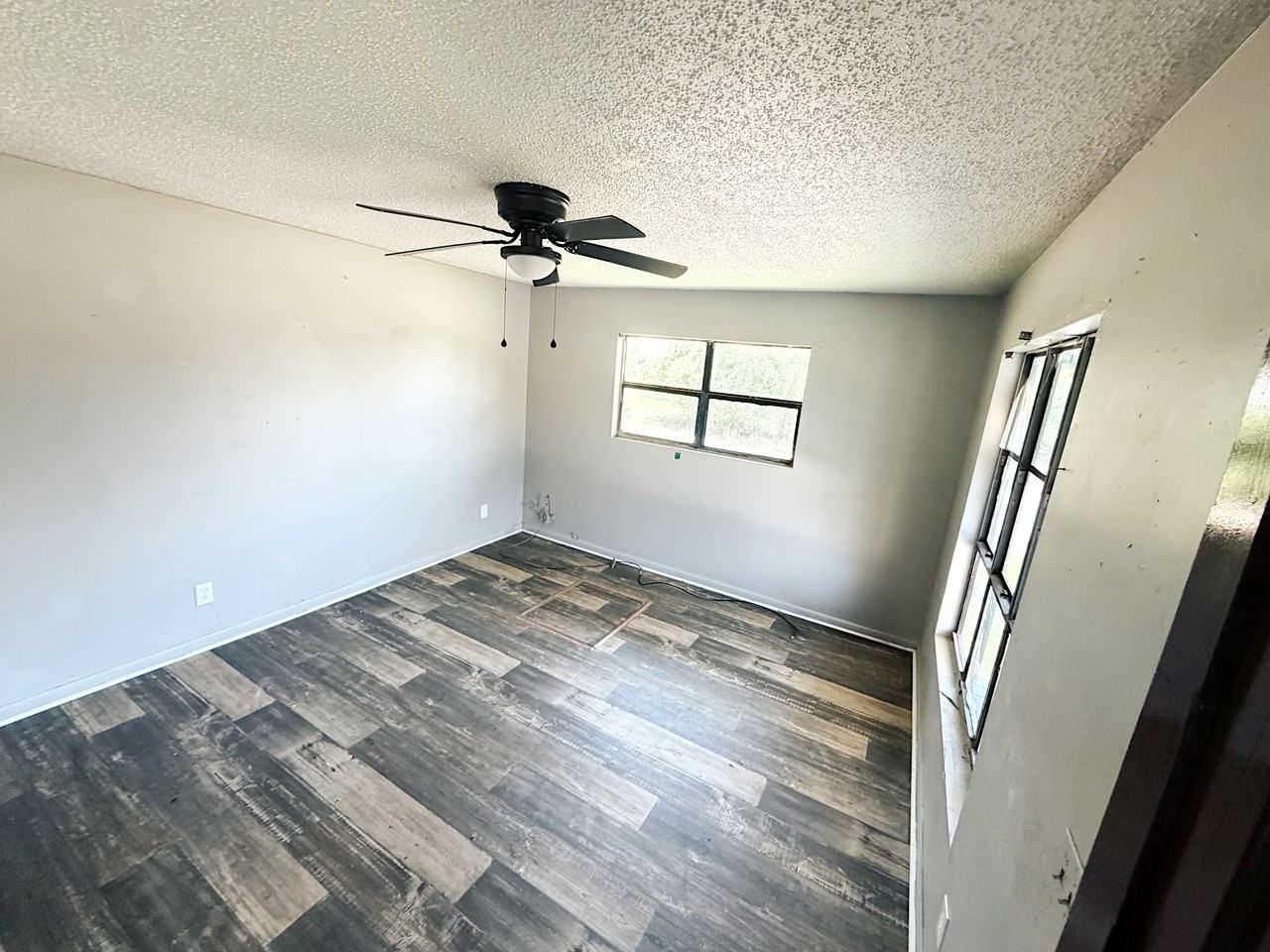 1100 Ash St - Photo 3 of 17