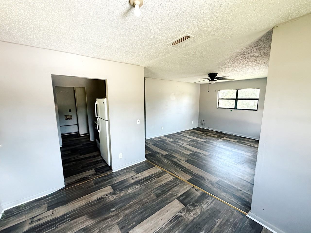 1100 Ash St - Photo 4 of 17