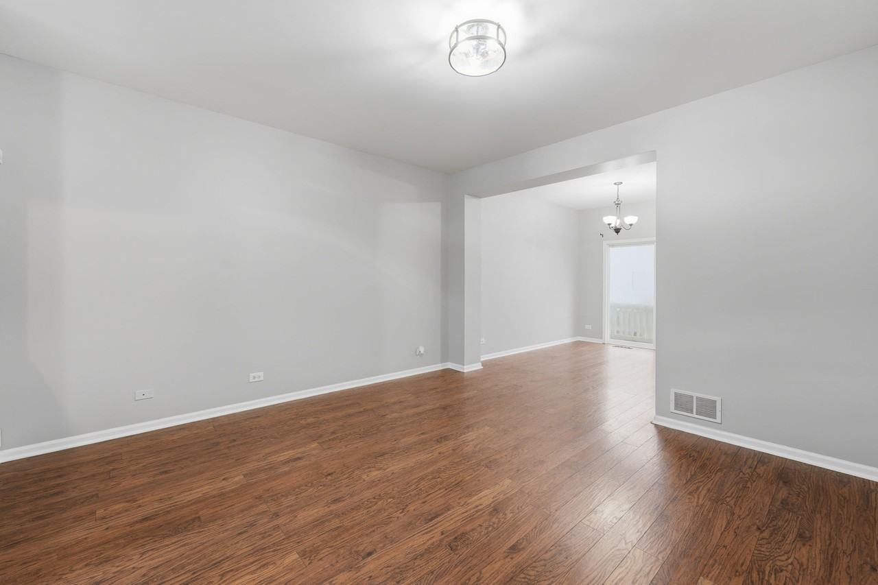 1464 Cambria Dr - Photo 2 of 25