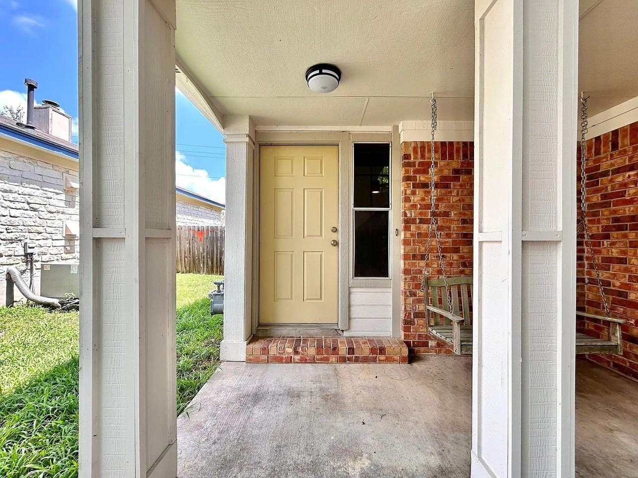 806 Minturn Ln - Photo 2 of 19