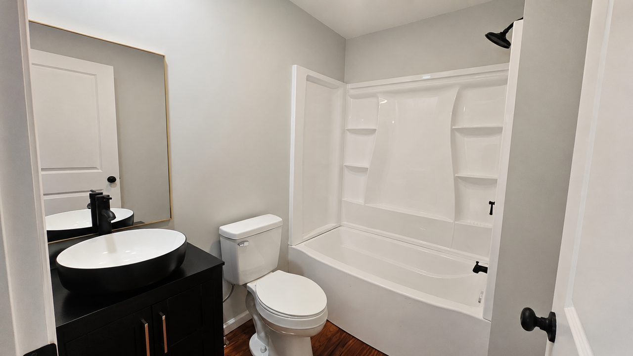 134 Allen St - Photo 5 of 13