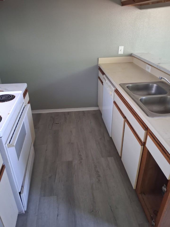 100 Bluebonnet Dr #NA - Photo 5 of 8