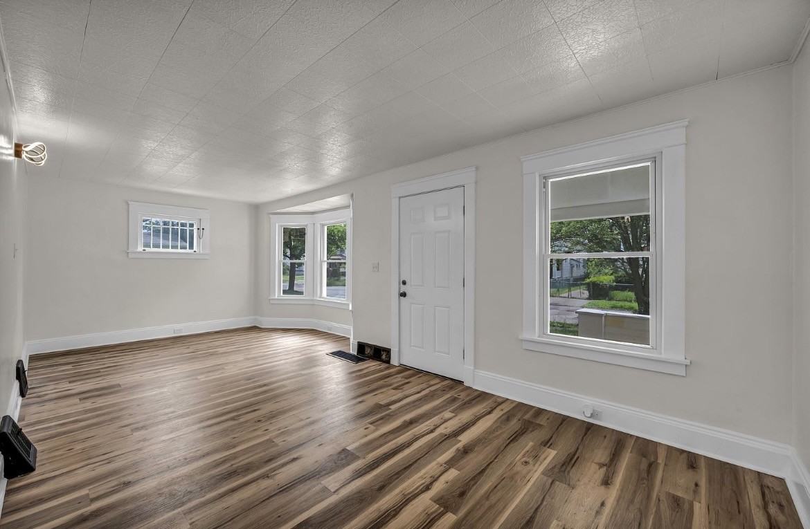 13605 Argus Ave - Photo 5 of 35