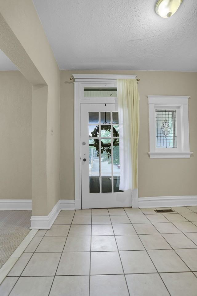 7005 Pershing Ave - Photo 2 of 14